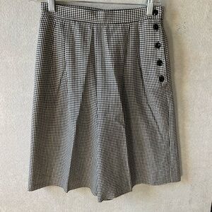 David Brooks Classic Black and White Checkered shorts. Size 8